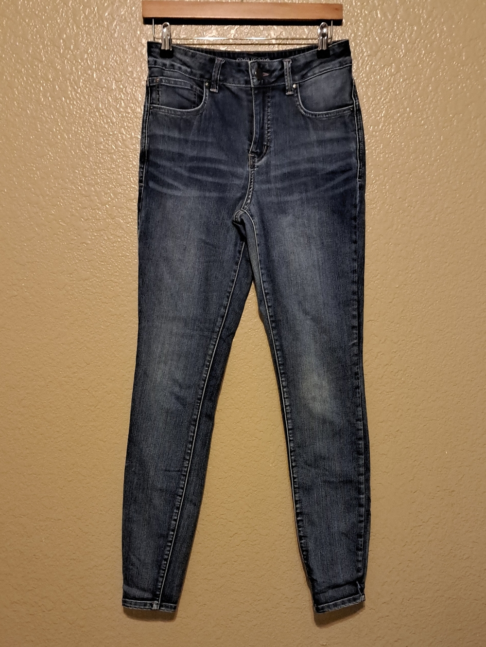 Maurices Women's Skinny Jeans - Dark Wash Blue. Size 6 Long.